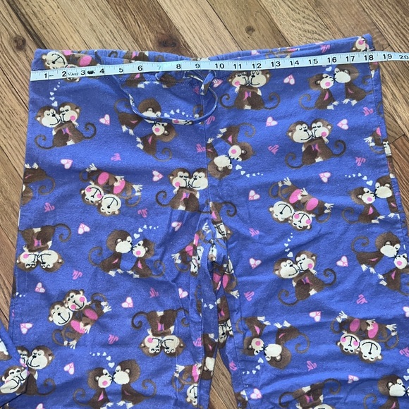 Taylor Marc’s Monkey Printed PJ Set Size Small - Picture 6 of 9